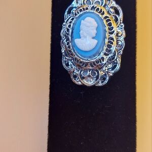 Vintage Beautiful  Blue Cameo Brooch in  Silvertone,1.75" VGC.